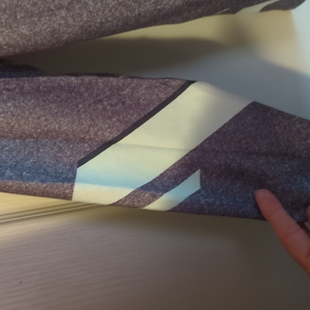 Color-Block Blouse - Picture 6 of 7